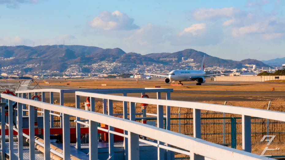 Plane spotting at Itami Airport